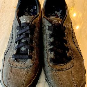 Skechers memory foam slip ons size 8.5.